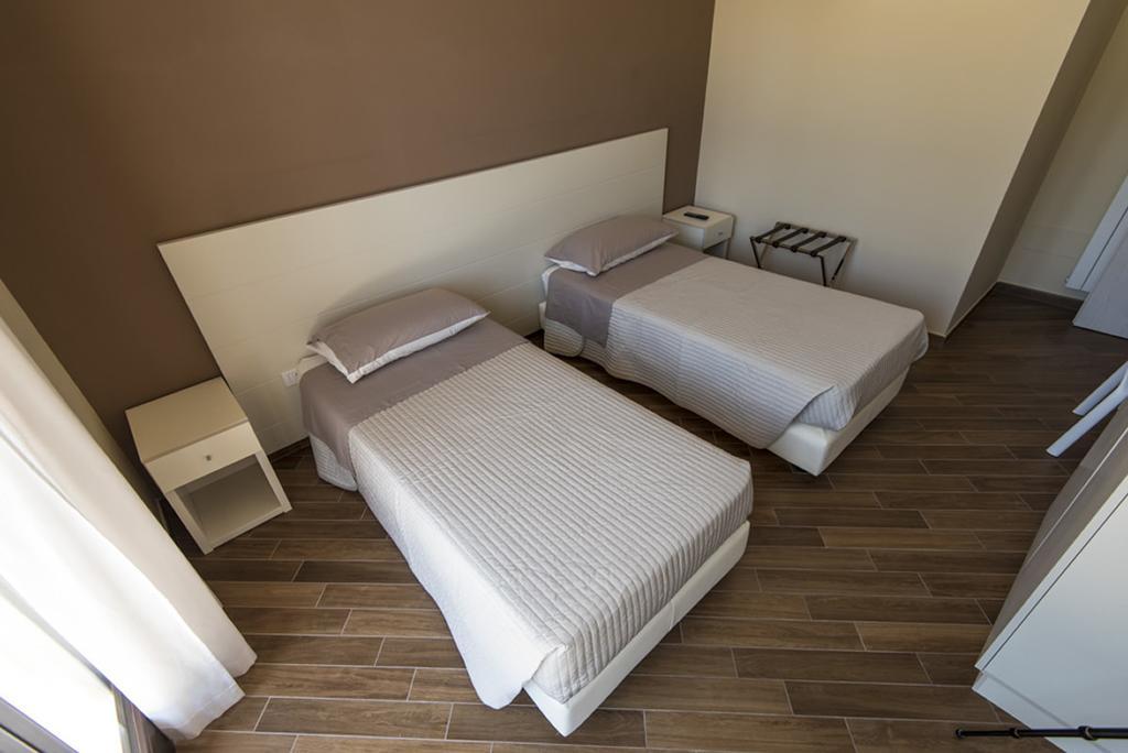 Golden House Hotel Mesagne Room photo