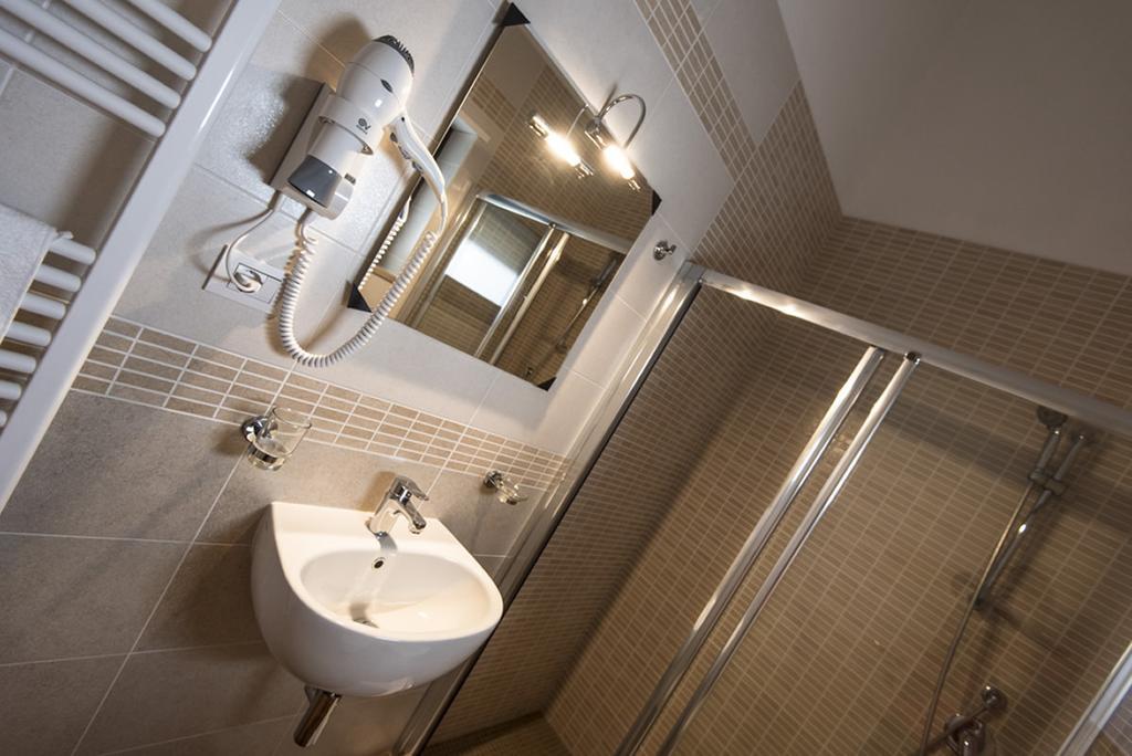 Golden House Hotel Mesagne Room photo