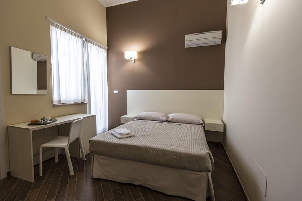Golden House Hotel Mesagne Room photo